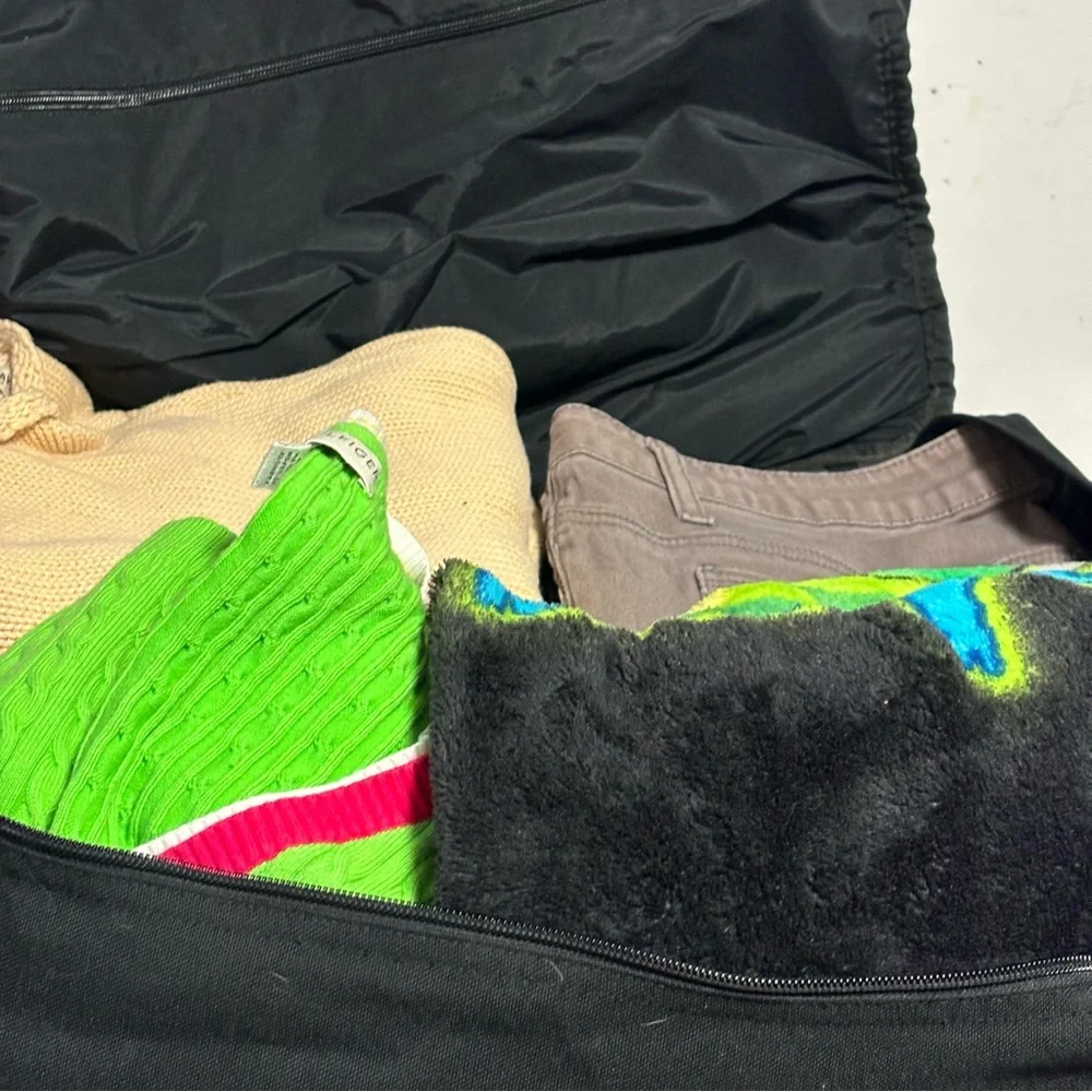 Soft Side Suitcase Travel Bag Black 21X14X8 Perfect Size Shoulder Strap EUC